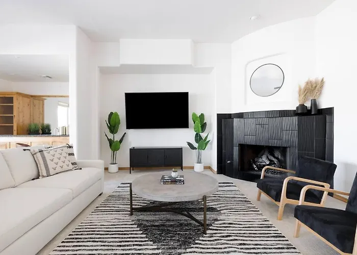 Apartment 5 Bd Luxury Oasis Heated Pool Pickle Ball *