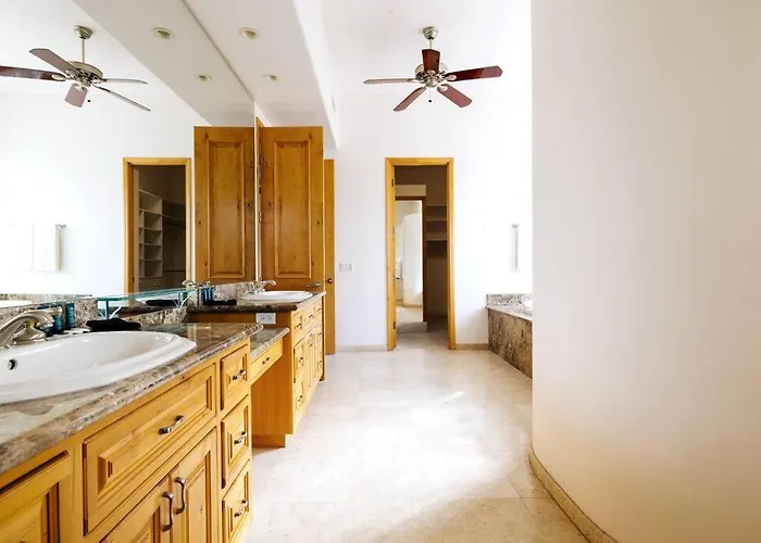 Apartment 5 Bd Luxury Oasis Heated Pool Pickle Ball